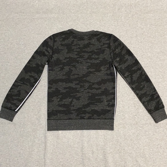 Superdry Gymtech Graphic Crew Sweatshirt - Picture 2 of 5